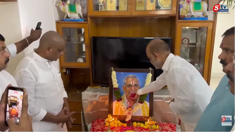 మాధవరం కాంతారావు తండ్రి కన్నుమూత.. బండి సంజయ్ పరామర్శ