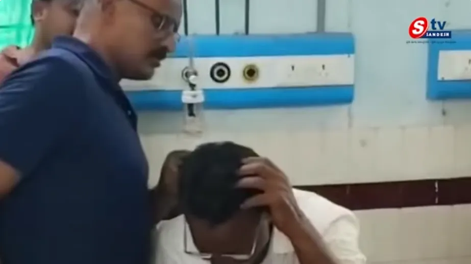 వరంగల్ ఎంజీఎం ఆసుపత్రిలో కూలిన పెచ్చులు: Ceiling Falls on Patient at MGM Warangal