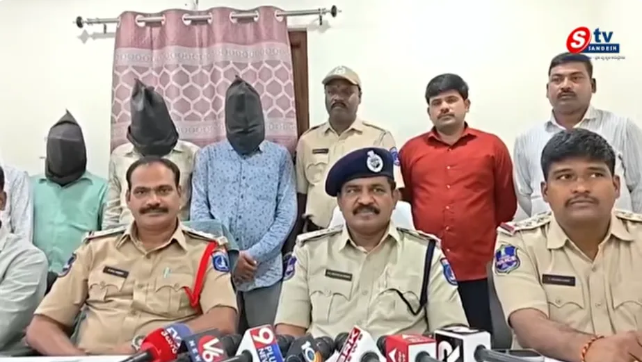 దుండిగల్ దోపిడీ కేసులో కీలక పరిణామం.. 2.1 కిలోల వెండి ఆభరణాలు స్వాధీనం