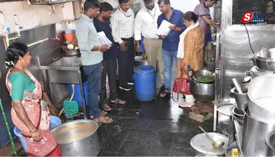 బొద్దింకలు, కుళ్లిన కూరగాయలు.. ఫుడ్ సేఫ్టీ రైడ్స్‌లో షాకింగ్ నిజాలు! 🛑 TG Safe Raids in Hyd