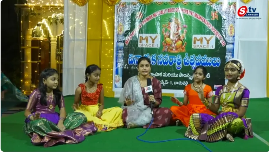 మకుట మైస్పేస్ 1 లో ఘనంగా గణపతి నవరాత్రులు: భక్తి శ్లోకాలు, పూజా కార్యక్రమాలతో ఆధ్యాత్మిక శోభ