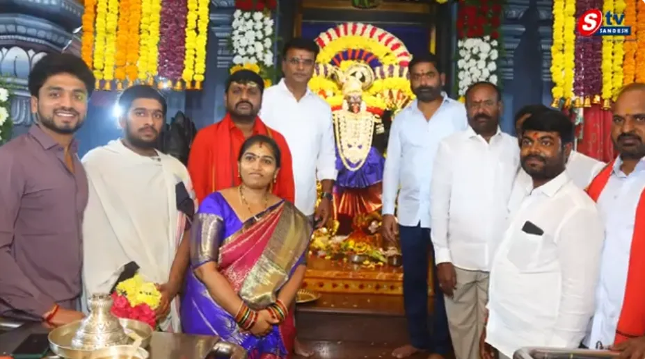 దేవీ శరన్నవరాత్రి ఉత్సవాలు.. ప్రత్యేక పూజల్లో పాల్గొన్న ఎమ్మెల్యే కేపీ వివేకానంద, ఎమ్మెల్సీ శంభీపూర్ రాజు!